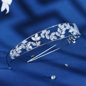 Serre-tête double couche argenté élégant avec motifs de feuilles et zircons étincelants