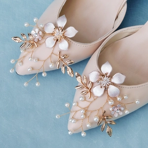 Bridal Hand Woven Satin Artificial Pearl Rhinestone Flower Shoe Clips For High Heels Wedding Elegant Gold Alloy Leaf Shoe Decorations