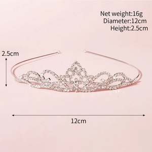Detailed view of rhinestone crown with 12cm diameter and heart design for girls