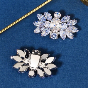 Clips de chaussures de luxe en zircon avec design de fleurs et attaches métalliques