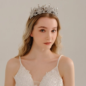 Luxurious Retro Silver Floral Alloy Rhinestone Bridal Crown Tiara For Women Wedding Birthday Party Queen Headpiece