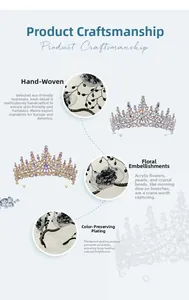 Détails d'un serre-tête floral fait main avec perles de cristal et finitions luxe