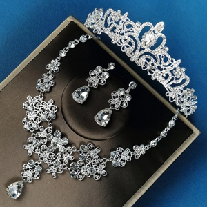 Elegant bridal jewelry set with silver tiara, necklace and pear-drop earrings in luxury box