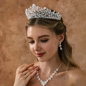 Luxury silver bridal jewelry set with zircon crown, necklace and leaf earrings