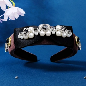 Diadema ancha de esponja con lazo negro, perlas elegantes y detalles de cristal