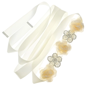 Ceinture de mariée ivoire avec fleurs en mousseline et strass sur ruban satiné
