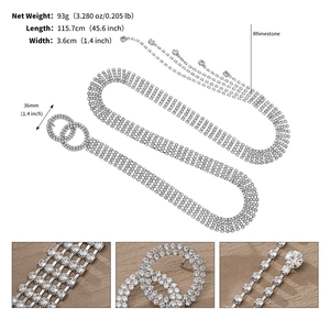 Dettaglio della catena in strass con fibbia a doppio anello e nappe in argento scintillante