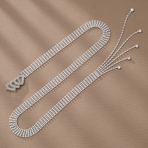 Cintura a catena multistrato in strass argento con fibbia a cuore e frange brillanti