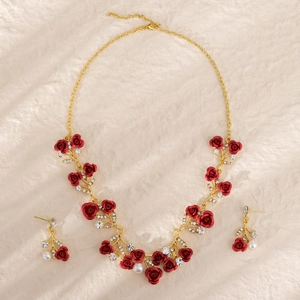 Kinder Brautschmuck-Set mit roter Rosen-Halskette und Ohrringen mit weißen Perlen und Strasssteinen