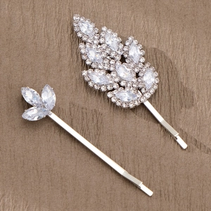 Set de barrettes à feuilles argentées avec zircon marquise et cristaux brillants