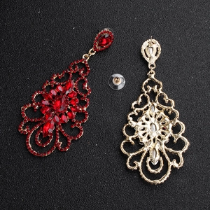 Vintage goldene Tropfenohrringe mit roten Kristallen für Hochzeiten und Partys