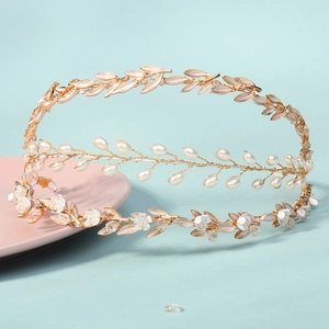 Serre-tête de mariée aux feuilles dorées, fleurs en émail blanc et perles nacrées
