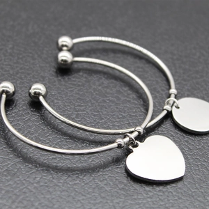Brazalete Abierto de Acero Inoxidable Con Colgante Redondo Corazón Blanco Para Laser DIY Joyería de Moda Minimalista Regalo