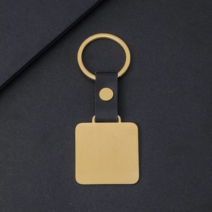 Llavero minimalista cuadrado de metal con correa de cuero negro para grabado láser