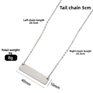 Pendente rettangolare in argento spazzolato con dimensioni e catena di coda di 5 cm