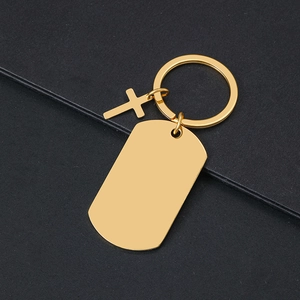 Llavero de acero inoxidable dorado con colgante de cruz y etiqueta rectangular