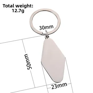 Portachiavi in acciaio inossidabile lucido a rombo con dimensioni 50x23mm e anello da 30mm