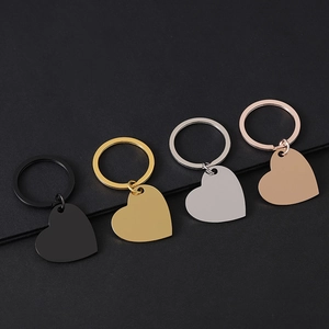 Set di portachiavi a forma di cuore in acciaio inossidabile nero, oro, argento e oro rosa