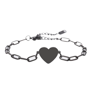 Minimalistisches Armband in Mattschwarz aus Edelstahl mit Herzanhänger und Büroklammerkette