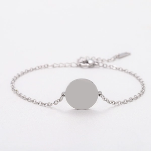 Detailweergave van de roestvrijstalen ronde bedelarmband met verstelbare ketting en sluiting