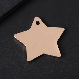 Gepolijste ster hanger van roestvrij staal in roségoud voor gepersonaliseerde lasergravure