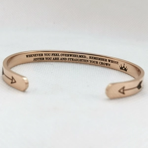 Brazalete Inspirador de Acero Inoxidable con Citas Grabadas Corona Flecha Abierta para Mujer Madre Hija Hermana Joyería Regalo