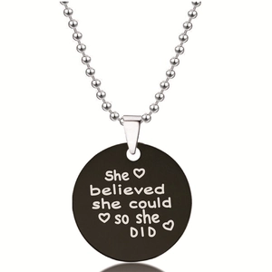 Inspirerende zwarte ketting met She Believed She Could So She Did tekst en ball ketting