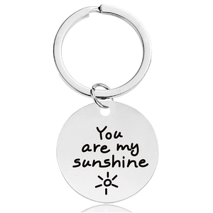 Polierter Edelstahl Schlüsselanhänger mit Gravur 'You are my sunshine' und Sonnendesign