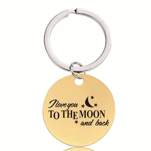 Détail du porte-clés rond doré en acier avec gravure I love you to the moon and back