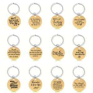 Porte-clés en acier inoxydable doré avec citations gravées dans une grille 3x4