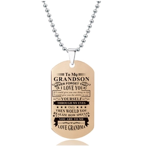 Collar de placa en oro rosa con mensaje grabado de la abuela y cadena de bolas pulida