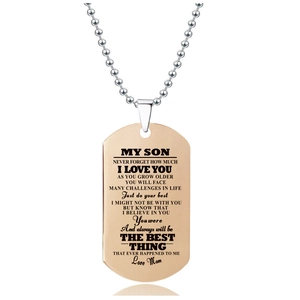 Collar de placa militar en acero oro rosa con mensaje grabado de madre para hijo