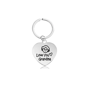 Gepolijste hartvormige sleutelhanger met Love You Grandma gravure en spiegelglans