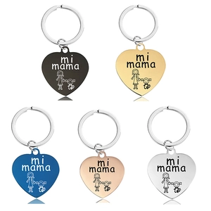 Set van vijf hartvormige roestvrijstalen sleutelhangers met 'mi mama' gravure voor Moederdag