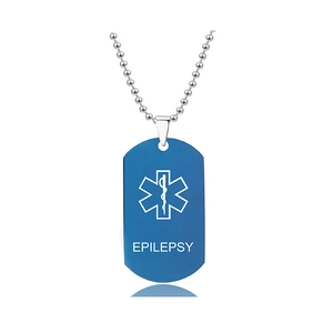Detailansicht der blauen medizinischen Notfallmarke aus Edelstahl mit Epilepsie-Symbol
