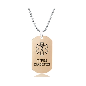 Nahaufnahme der medizinischen Notfallkette in Roségold mit Typ-2-Diabetes-Gravur