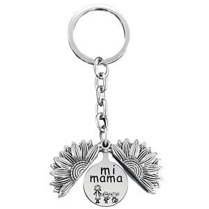 Detail of opening sunflower keychain with mi mama engraving and mother-children charm