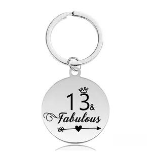 Porte-clés en métal argenté avec gravure 13 & Fabulous et détail de couronne