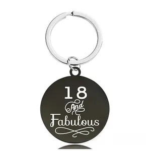 Détail du porte-clés noir 18 and Fabulous en métal, cadeau idéal pour un 18ème anniversaire