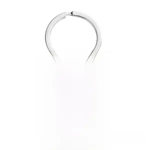 Gros plan du porte-clés rose doré 50 and Fabulous avec design couronne et cœur