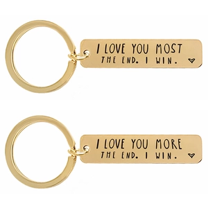 Poliertes Gold Schlüsselanhänger Set mit romantischer I LOVE YOU Gravur und Herzsymbol