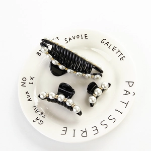 Set di tre mollette per capelli nere con perle bianche e strass in diverse dimensioni
