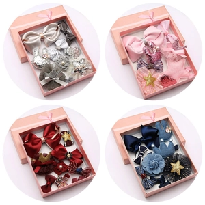 Charmant coffret d'accessoires cheveux enfant avec nœuds, couronnes et étoiles colorés