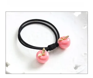 Détails des pendentifs pomme rose sur chouchous noirs élastiques avec feuilles dorées