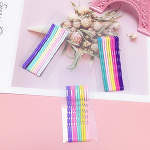 Barrettes à cheveux ondulées aux couleurs pastel macaron avec finition mate sur rose