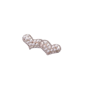 Elegant gold double heart hair clip with white pearls and sparkling rhinestones