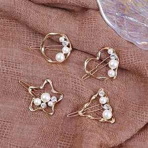 Set di 4 fermagli dorati con perle e strass in diverse forme geometriche eleganti