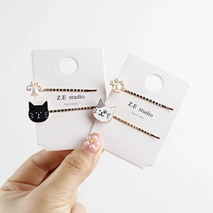 Süße Perlen-Katzenhaarklammern Set mit goldenem Metall und Emaille-Kätzchen-Anhängern