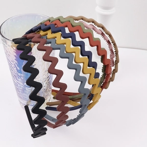 Detailed view of matte wavy hairbands with non-slip teeth in eight assorted colors