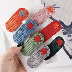 Handgefertigte gestrickte Haarklammern mit Blumenstickerei in sechs bunten Farben